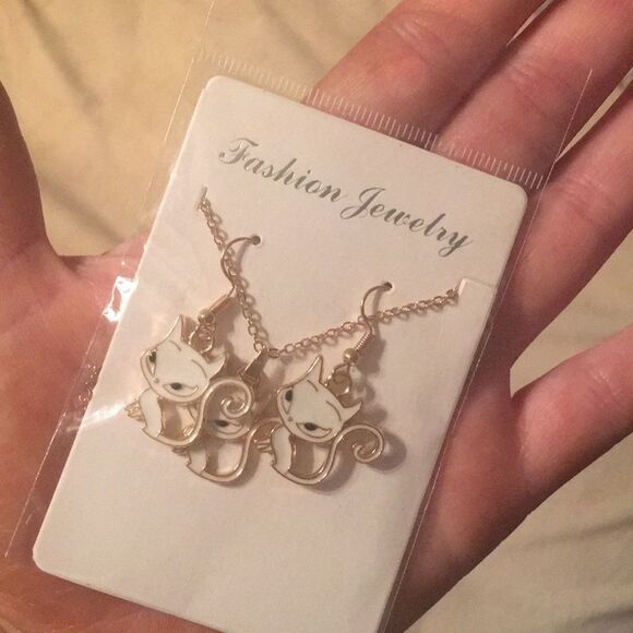 White Cat Jewelry Set - Picture 4 of 5